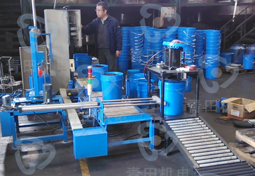 自動上蓋灌裝機(雙頭20㎏/50㎏) 自動上蓋灌裝機(雙頭20㎏/50㎏)